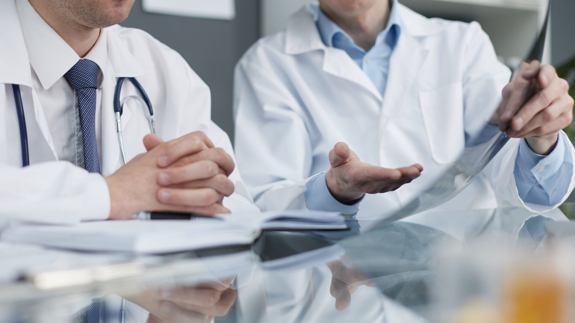 Diagnosis error - two male doctors discussing a diagnosis